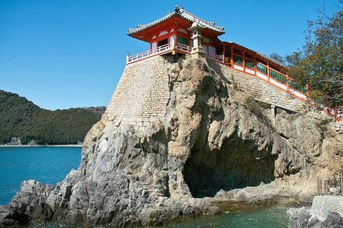 Tomo 城跡石垣上の絶景古民家宿 鞆城茶屋庵 מראה חיצוני תמונה